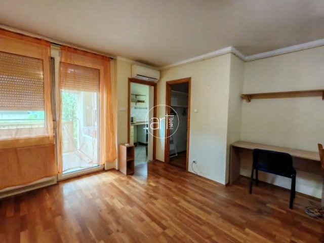 Kiadó téglalakás, albérlet, Szegeden, Móra utcában, 1 szobás