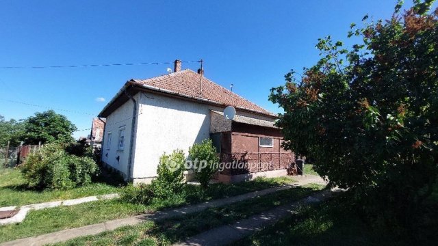 Eladó családi ház, Ecsegfalván 9.9 M Ft, 2 szobás