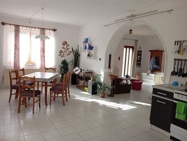 Eladó családi ház, Kiskunlacházán 85 M Ft, 5 szobás