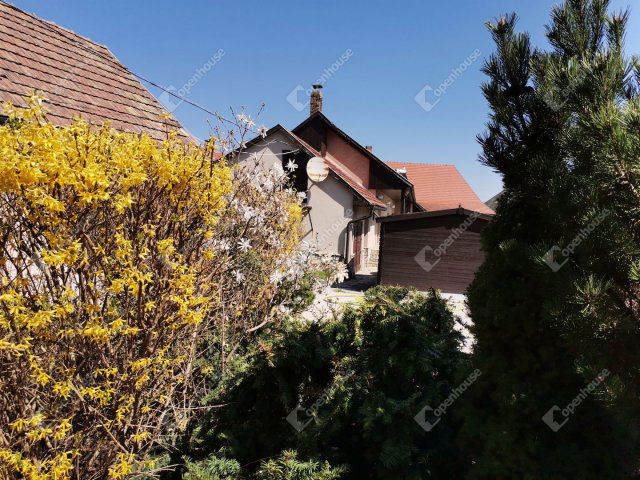 Eladó családi ház, Kisbéren 100 M Ft, 7 szobás