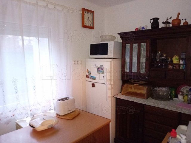Eladó családi ház, Balatonalmádiban 64.9 M Ft, 12 szobás
