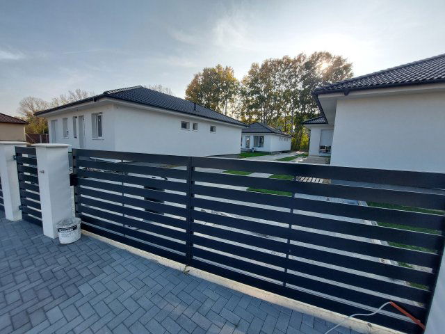 Eladó családi ház, Ballószögön 102 M Ft, 1+4 szobás