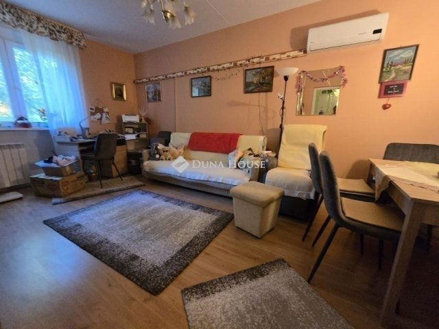 Eladó panellakás, Pécsett 39.9 M Ft, 1+1 szobás