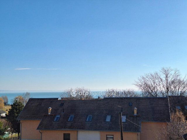 Eladó téglalakás, Balatonalmádiban 41.5 M Ft, 2 szobás