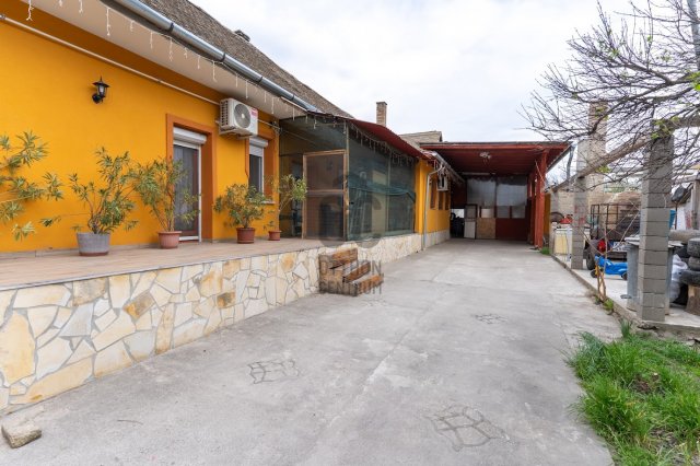 Eladó családi ház, Bátaszéken 64.9 M Ft, 5 szobás