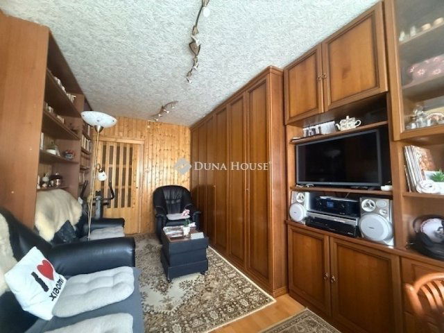 Eladó panellakás, Budapesten, III. kerületben 56.999 M Ft