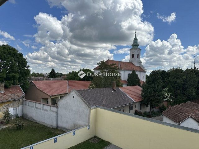 Eladó téglalakás, Nagykőrösön 64 M Ft, 3 szobás