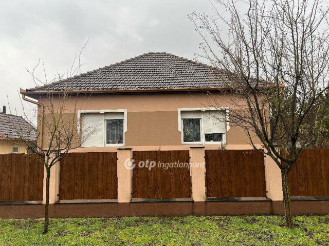 Eladó családi ház, Újszilváson 44.9 M Ft, 3 szobás