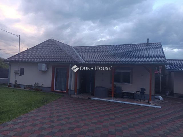 Eladó családi ház, Bicskén, Dobó utcában 59.9 M Ft, 5 szobás