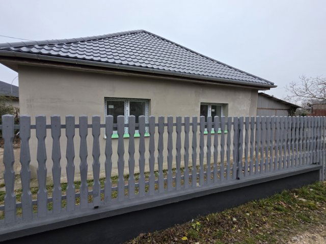 Eladó családi ház, Ercsiben 54 M Ft, 2 szobás