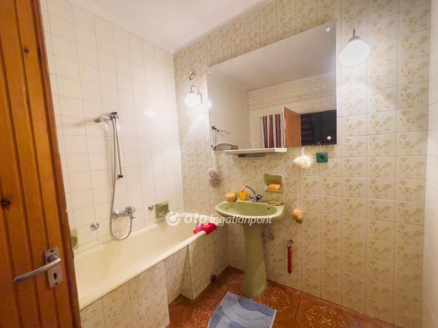 Eladó családi ház, Győrött 91.9 M Ft, 5 szobás