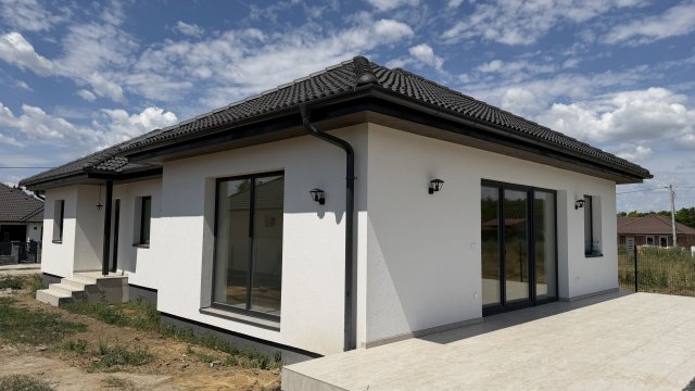 Eladó családi ház, Felpécen 115 M Ft, 5 szobás