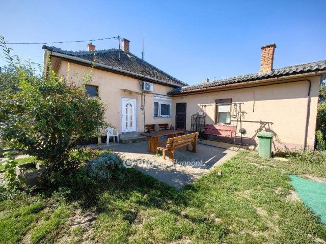 Eladó családi ház, Kisújszálláson 23 M Ft, 2 szobás