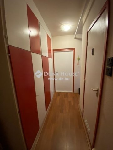 Eladó panellakás, Pécsett 36.9 M Ft, 2 szobás