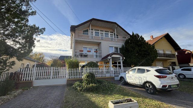 Eladó családi ház, Tatán 149 M Ft, 4 szobás