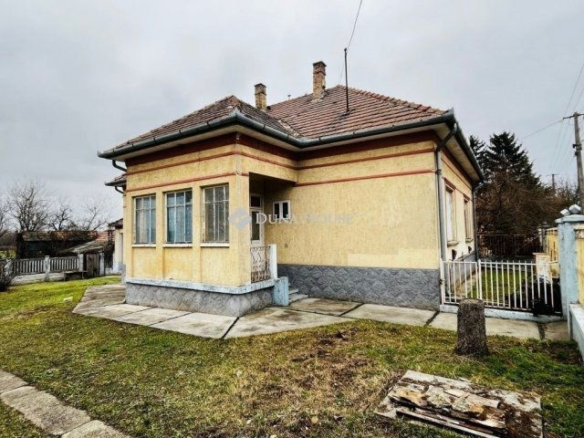 Eladó családi ház, Tápiószecsőn 54.9 M Ft, 4 szobás