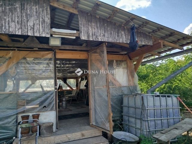 Eladó nyaraló, Baracskán 30 M Ft, 1 szobás