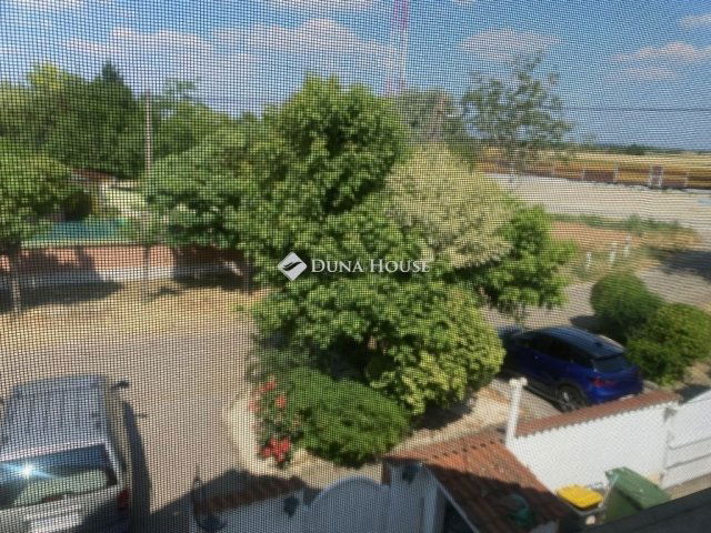 Eladó családi ház, Taksonyon 349 M Ft, 9 szobás