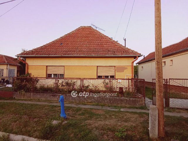 Eladó családi ház, Fehérgyarmaton 15 M Ft, 2 szobás