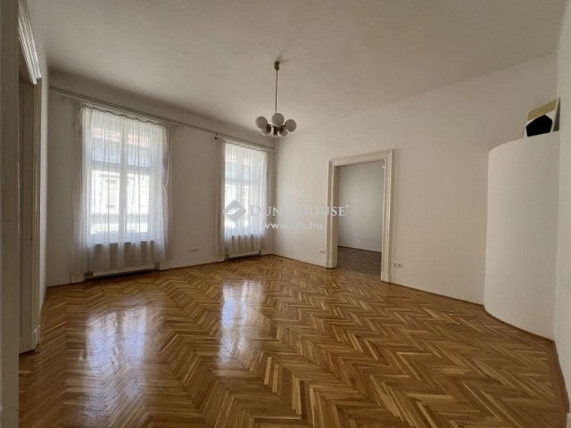Eladó téglalakás, Budapesten, VI. kerületben 133.9 M Ft