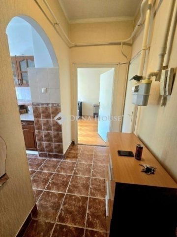 Eladó téglalakás, Pécsett 46.9 M Ft, 2 szobás