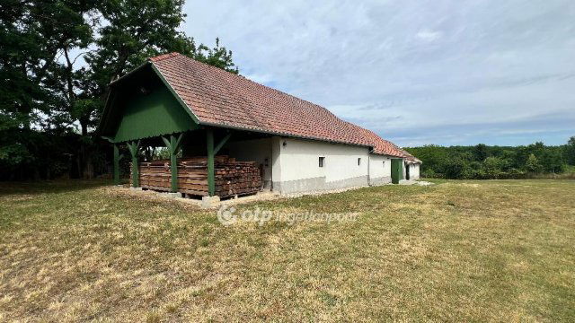 Eladó ipari ingatlan, Bakonyszentlászlón 43.9 M Ft