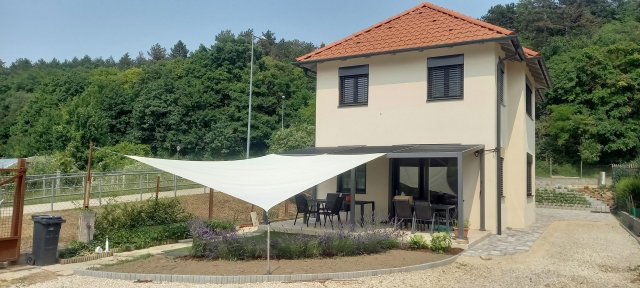 Eladó családi ház, Veszprémben 185 M Ft, 3+4 szobás
