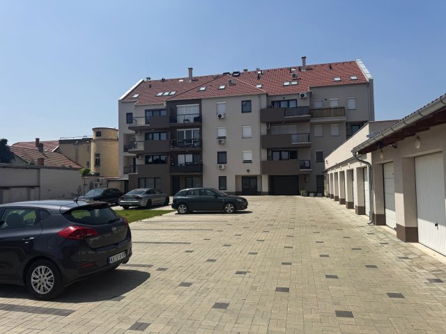Eladó garázs, Szegeden, Pozsonyi Ignác utcában 16.9 M Ft