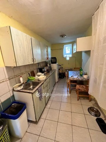 Eladó családi ház, Előszálláson 20 M Ft, 5 szobás