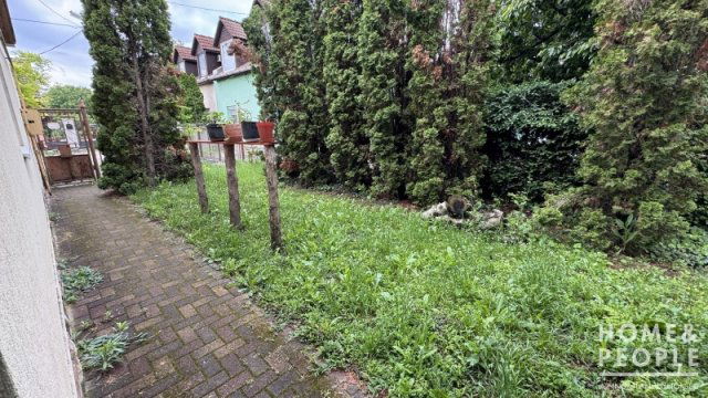 Eladó családi ház, Szegeden 69.999 M Ft, 2 szobás