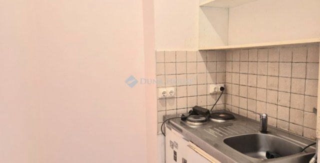 Eladó panellakás, Szegeden 35.9 M Ft, 1 szobás