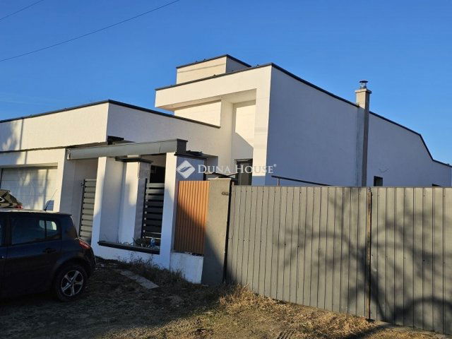 Eladó családi ház, Tápióságon 64.9 M Ft, 3 szobás