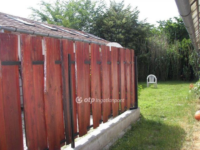 Eladó családi ház, Szigetszentmiklóson 85 M Ft, 5+1 szobás