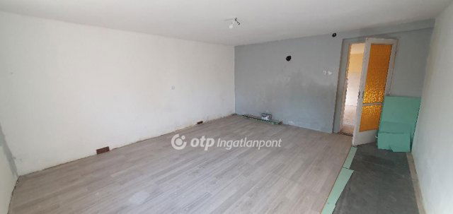 Eladó családi ház, Nemeshanyon 6.9 M Ft, 2 szobás