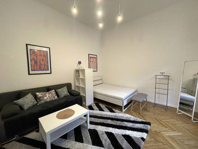 Kiadó téglalakás, albérlet, VI. kerületben, Nagymező utcában