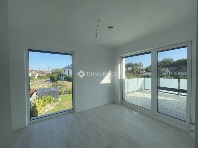 Eladó ikerház, Veresegyházon 229 M Ft, 5 szobás