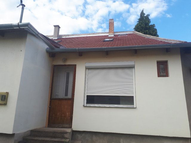 Kiadó családi ház, albérlet, Pécsett 300 E Ft / hó, 3 szobás