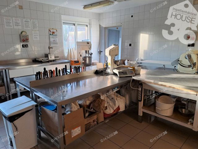 Eladó családi ház, Százhalombattán 225 M Ft, 3 szobás