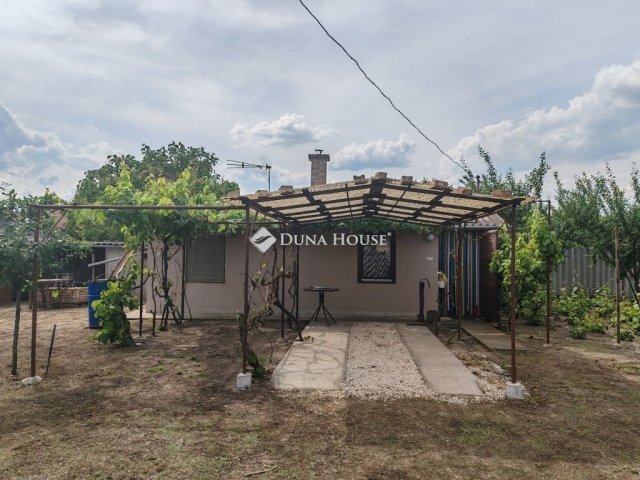 Eladó nyaraló, Cserkeszőlőn 10.99 M Ft, 1 szobás