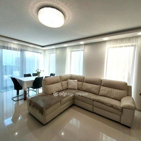 Eladó ikerház, Nyíregyházán 239 M Ft, 5 szobás