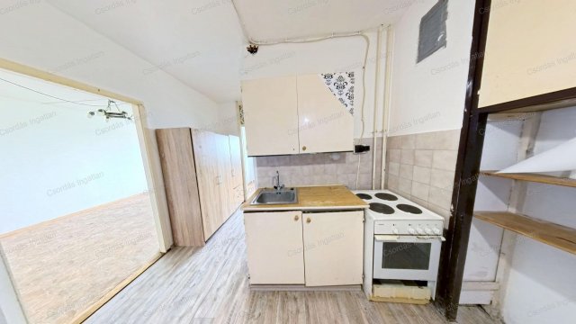 Eladó panellakás, Ajkán, Kohász utcában 28.5 M Ft, 1+1 szobás