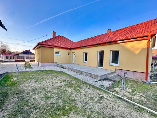 Eladó családi ház, Mikebudán 55 M Ft, 3+1 szobás