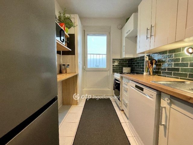 Eladó panellakás, Pécsett 97.5 M Ft, 3 szobás