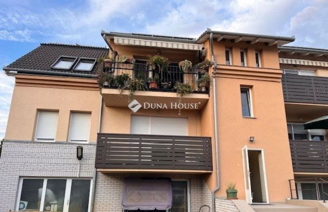 Eladó téglalakás, Kecskeméten 99.5 M Ft, 6 szobás