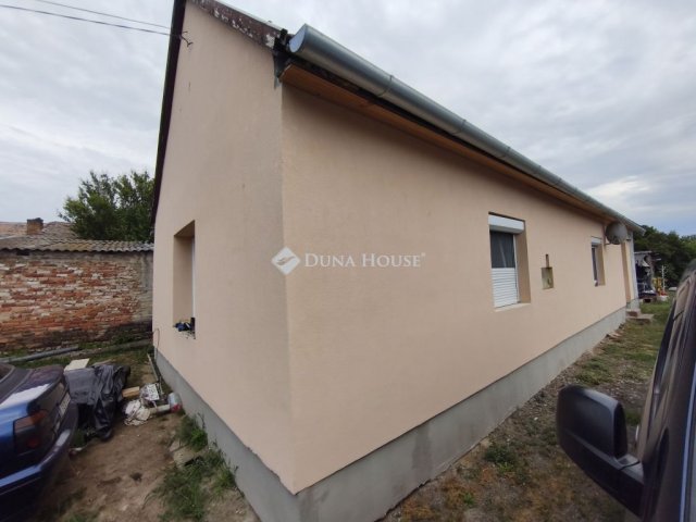 Eladó családi ház, Szentlőrincen 40 M Ft, 2 szobás