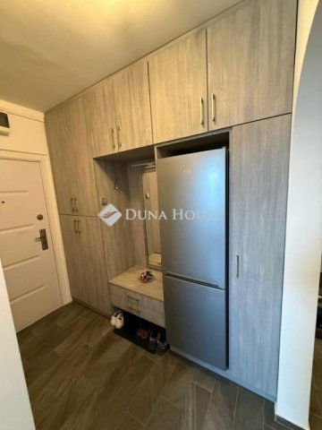 Eladó téglalakás, Pécsett 59.9 M Ft, 3 szobás