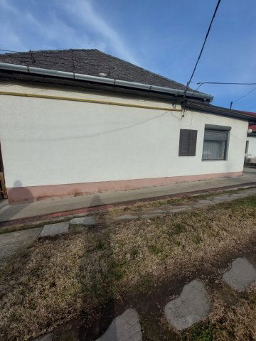 Eladó családi ház, Adonyban 33.5 M Ft, 2 szobás