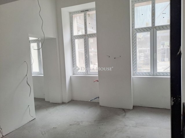 Eladó téglalakás, Budapesten, XIII. kerületben, Váci úton