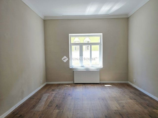 Eladó téglalakás, Pécsett 65.9 M Ft, 3 szobás