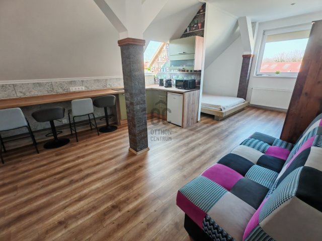 Eladó nyaraló, Balatonszárszón 37.5 M Ft, 1 szobás